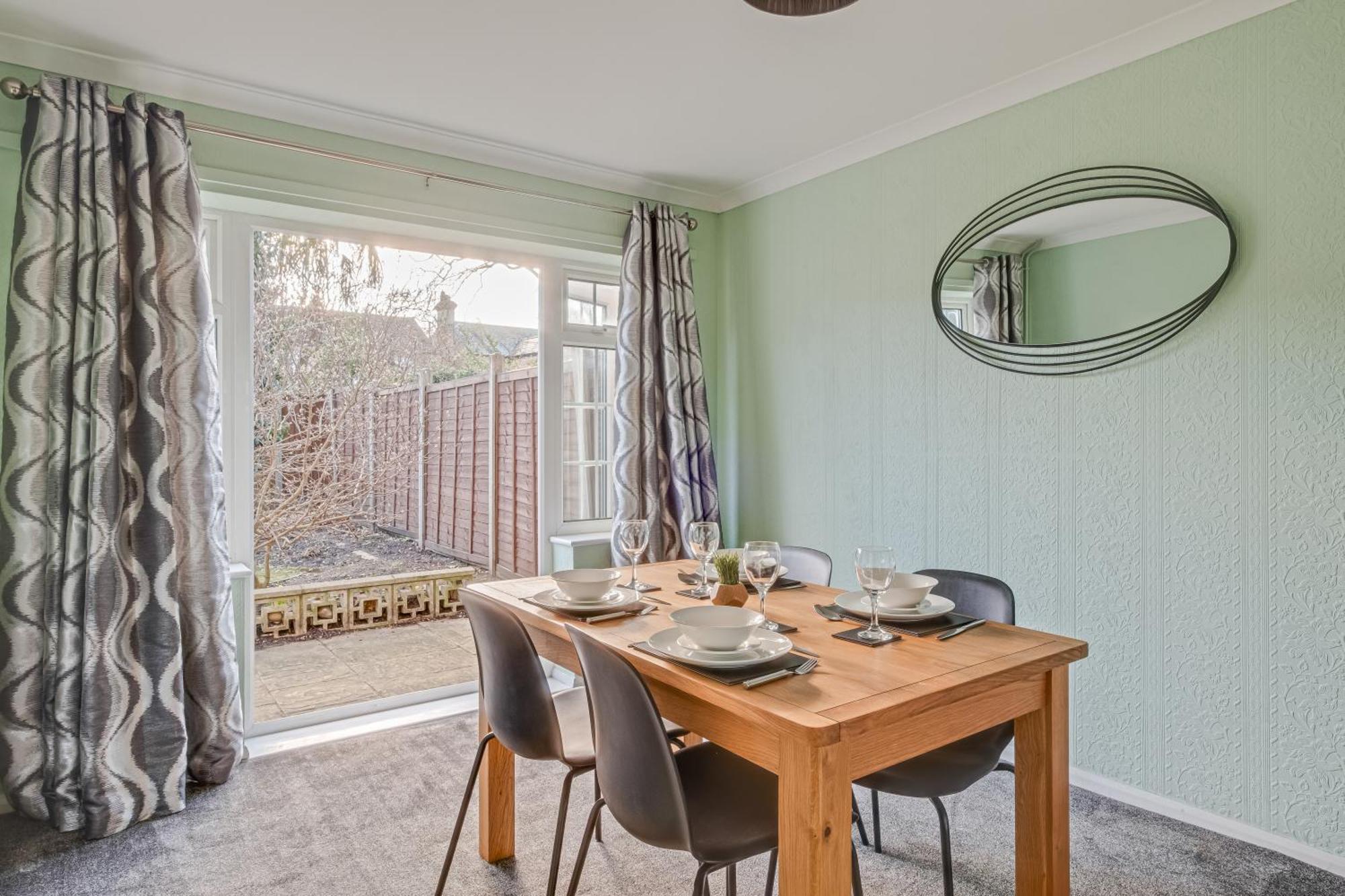 Comfy And Freshly Redecorated Home By Our Home Short Stays Close To Town Centre With Free Parking Bedford Dış mekan fotoğraf