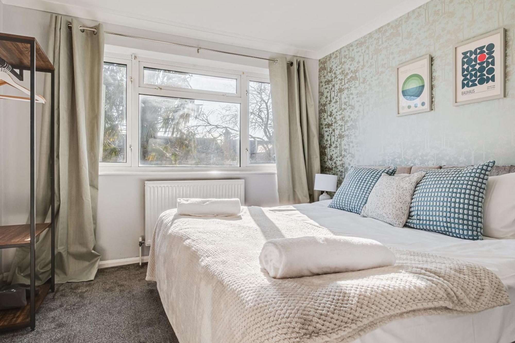 Comfy And Freshly Redecorated Home By Our Home Short Stays Close To Town Centre With Free Parking Bedford Dış mekan fotoğraf