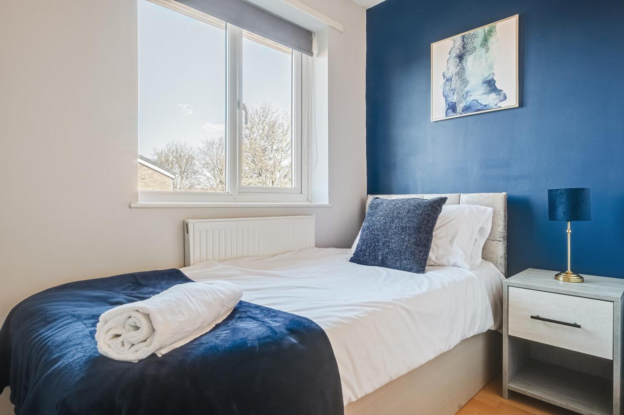 Comfy And Freshly Redecorated Home By Our Home Short Stays Close To Town Centre With Free Parking Bedford Dış mekan fotoğraf