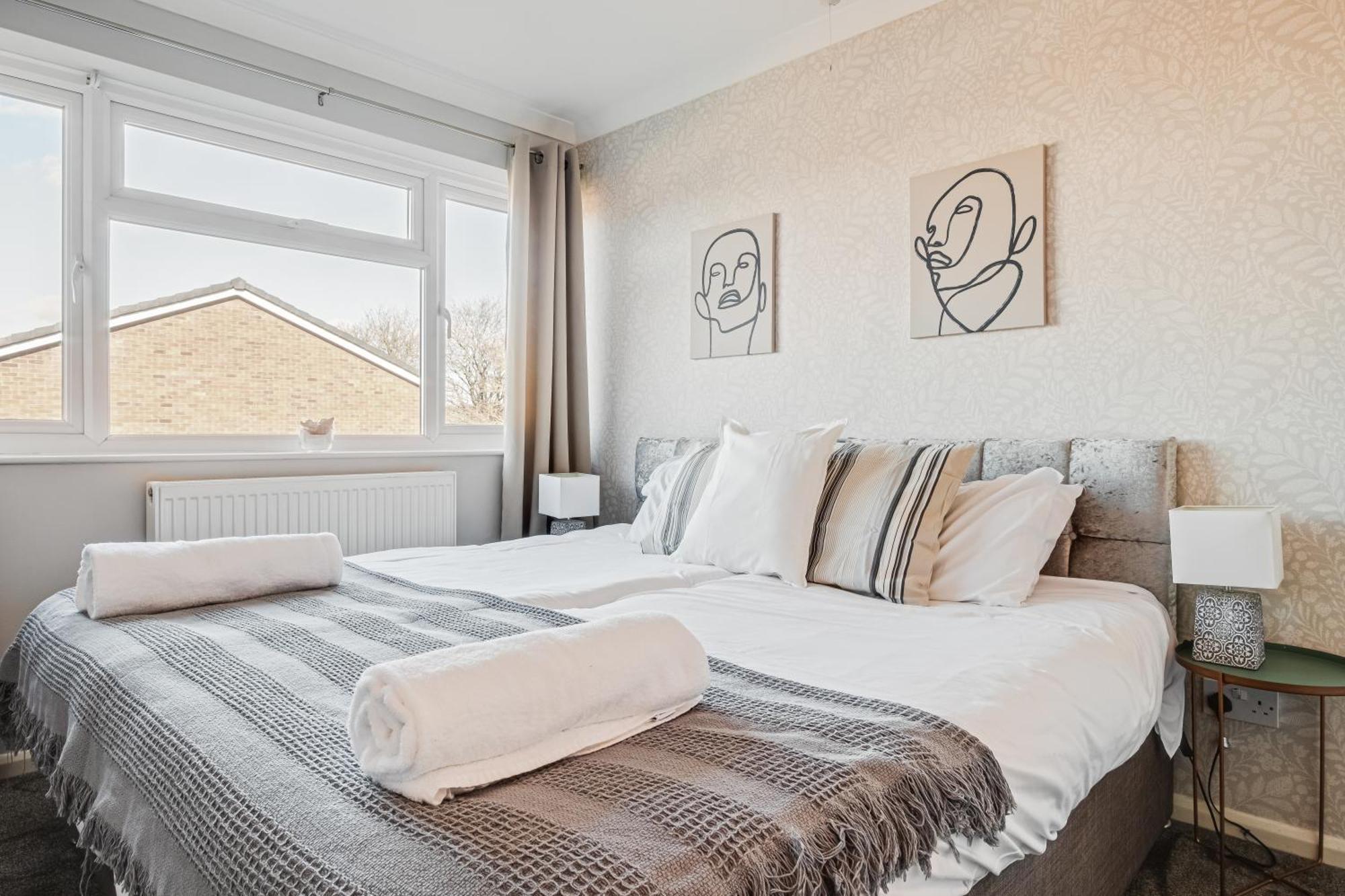 Comfy And Freshly Redecorated Home By Our Home Short Stays Close To Town Centre With Free Parking Bedford Dış mekan fotoğraf
